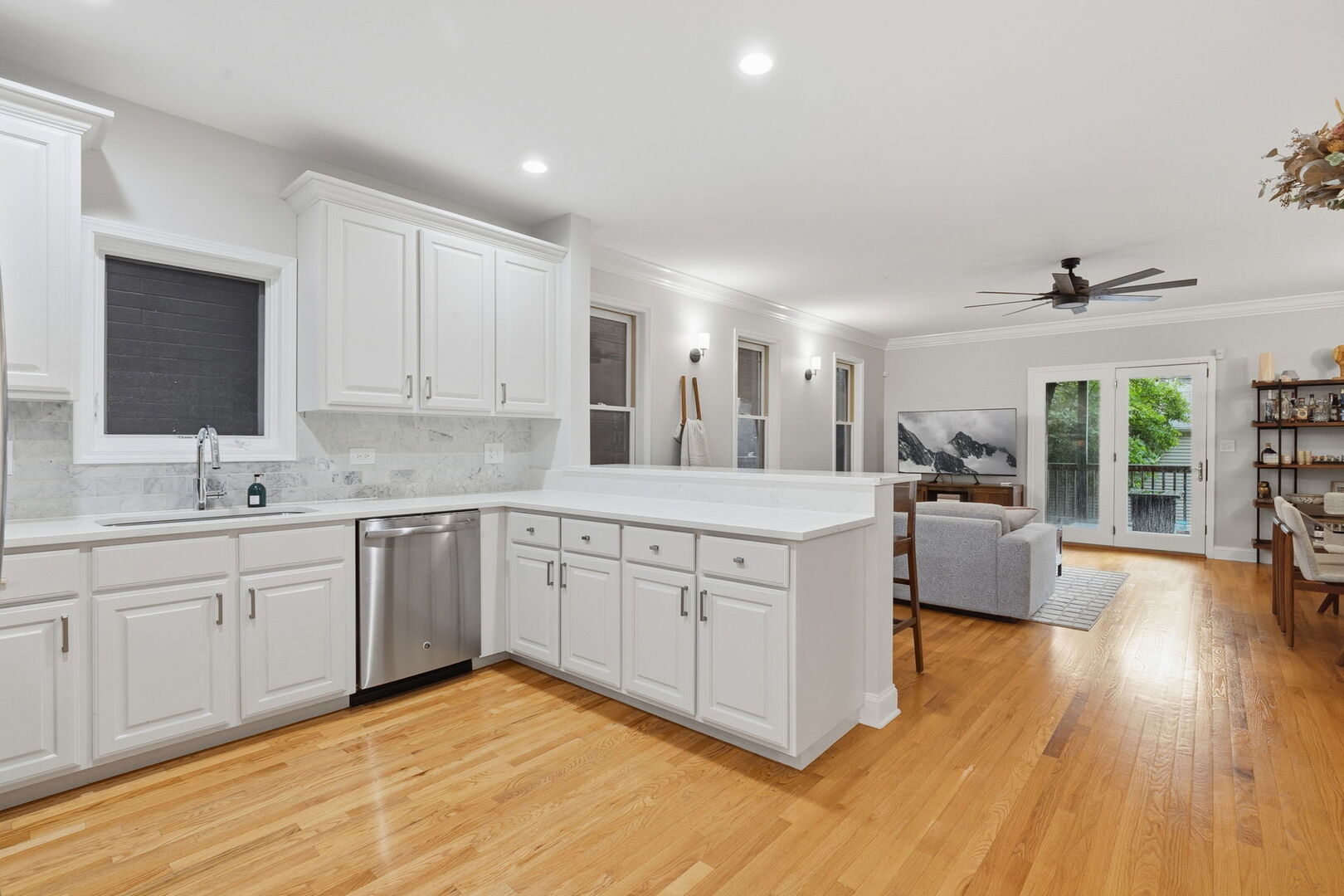 3236 N Seminary Avenue 1