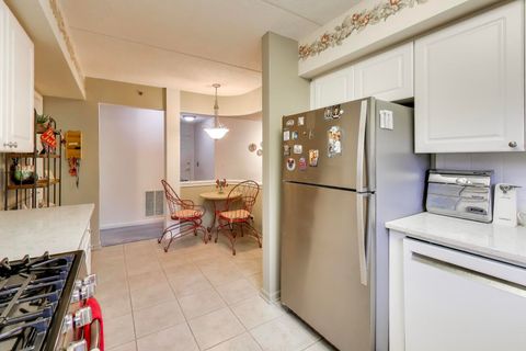 Tiny photo for 710 Creekside Drive #104A, Mount Prospect, IL 60056 (MLS # 12649434)