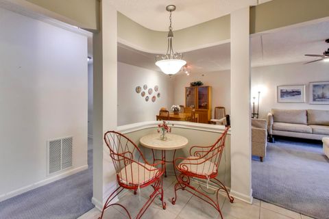 Tiny photo for 710 Creekside Drive #104A, Mount Prospect, IL 60056 (MLS # 12649434)