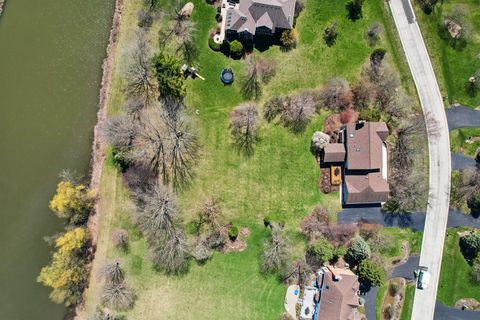 Tiny photo for 54 Gentry Drive, Hawthorn Woods, IL 60047 (MLS # 12601946)