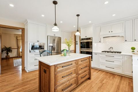 Tiny photo for 54 Gentry Drive, Hawthorn Woods, IL 60047 (MLS # 12601946)