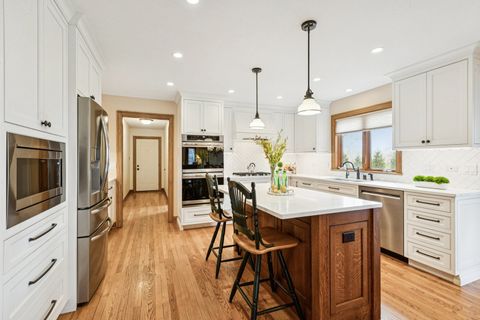 Tiny photo for 54 Gentry Drive, Hawthorn Woods, IL 60047 (MLS # 12601946)