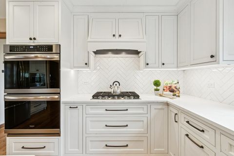 Tiny photo for 54 Gentry Drive, Hawthorn Woods, IL 60047 (MLS # 12601946)