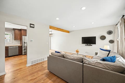 Tiny photo for 1967 NOTTINGHAM Lane, Wheaton, IL 60189 (MLS # 12673609)
