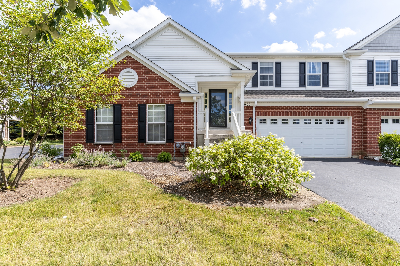 Photo 1 of 10 — 2633 CHRISTIE Drive, Algonquin, IL 60102