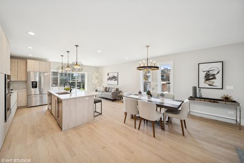 Tiny photo for 702 E 41 Street, Chicago, IL 60653 (MLS # 12353112)