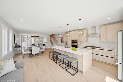 Tiny photo for 702 E 41 Street, Chicago, IL 60653 (MLS # 12353112)