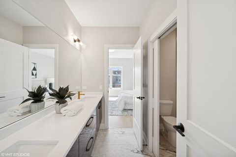 Tiny photo for 702 E 41 Street, Chicago, IL 60653 (MLS # 12353112)