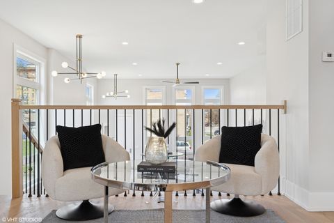 Tiny photo for 702 E 41 Street, Chicago, IL 60653 (MLS # 12353112)