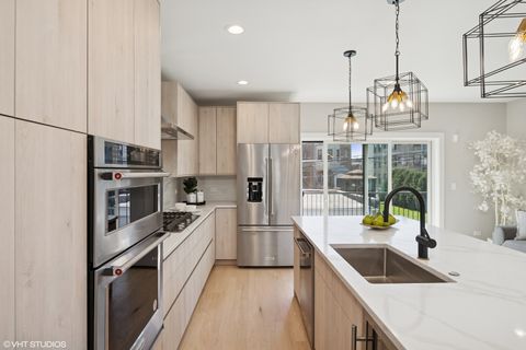 Tiny photo for 702 E 41 Street, Chicago, IL 60653 (MLS # 12353112)