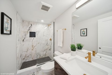 Tiny photo for 702 E 41 Street, Chicago, IL 60653 (MLS # 12353112)