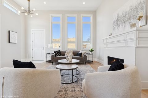 Tiny photo for 702 E 41 Street, Chicago, IL 60653 (MLS # 12353112)