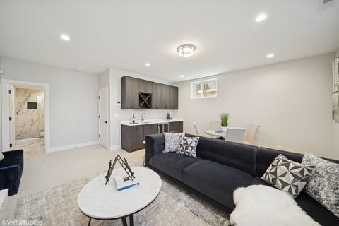 Tiny photo for 702 E 41 Street, Chicago, IL 60653 (MLS # 12353112)