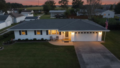 Photo of 406 E Chestnut Street, Hoopeston, IL 60942 (MLS # 12752013)