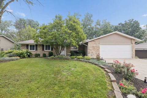 Tiny photo for 702 N Pinecrest Road, Bolingbrook, IL 60440 (MLS # 12730543)