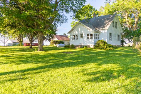 Tiny photo for 30624 Gils Road, Minier, IL 61759 (MLS # 12651841)