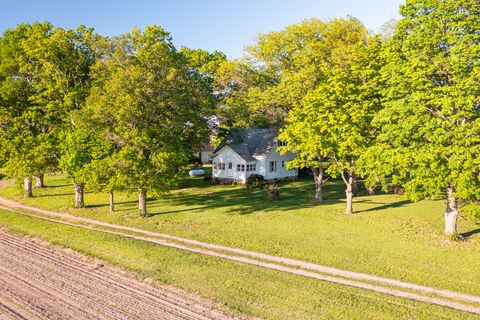 Photo of 30624 Gils Road, Minier, IL 61759 (MLS # 12651841)