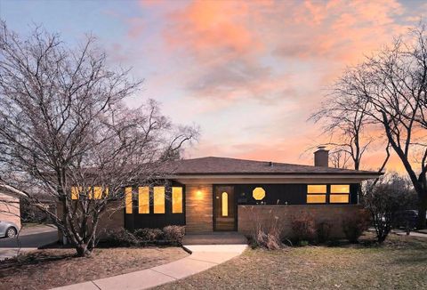 Photo of 216 Briar Drive, Wilmette, IL 60091 (MLS # 12595724)