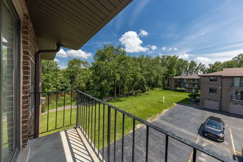 Tiny photo for 1736 S Washington Street #G33, Naperville, IL 60565 (MLS # 12670599)