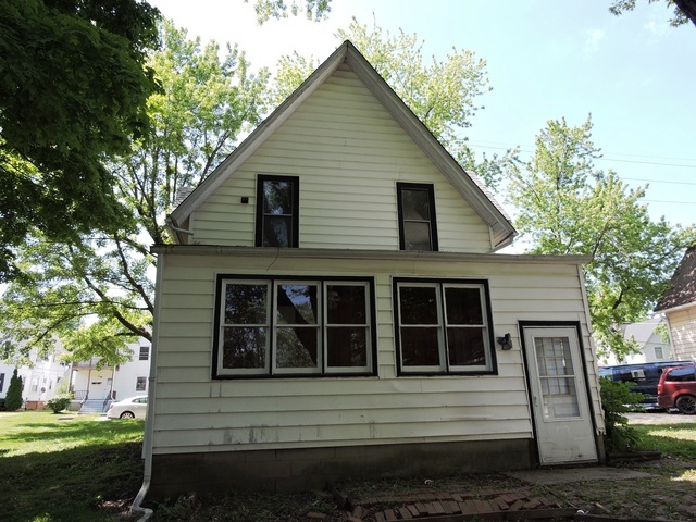 833 Pleasant Street