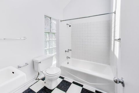 Tiny photo for 812 W 19th Street #2F, Chicago, IL 60608 (MLS # 12656430)