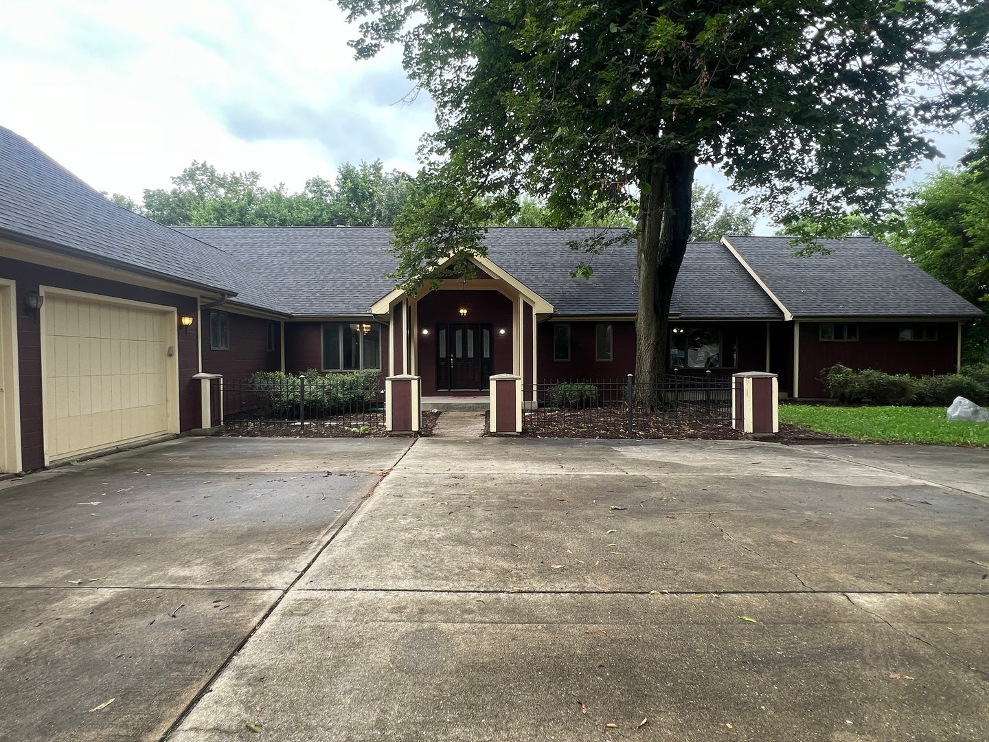24535 W Woodridge Way