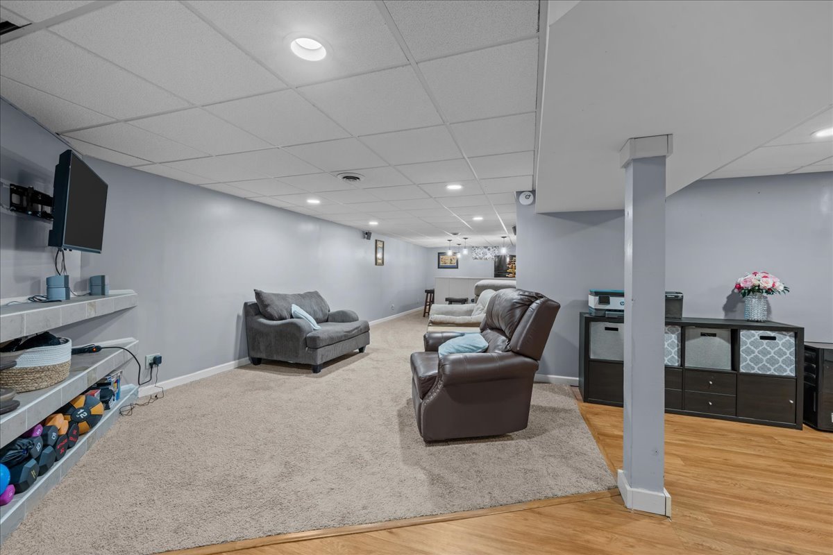 Batavia, Illinois 60510, United States, 3 Bedrooms Bedrooms, ,2 BathroomsBathrooms,Residential,Active,228999