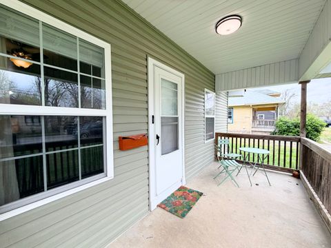 Tiny photo for 614 N Springer Street, Carbondale, IL 62901 (MLS # 12608353)