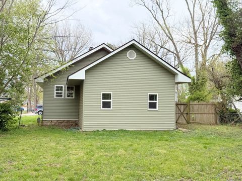 Tiny photo for 614 N Springer Street, Carbondale, IL 62901 (MLS # 12608353)