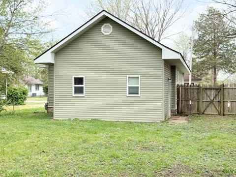 Tiny photo for 614 N Springer Street, Carbondale, IL 62901 (MLS # 12608353)