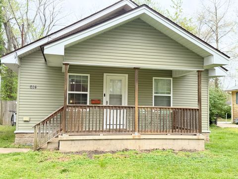 Photo of 614 N Springer Street, Carbondale, IL 62901 (MLS # 12608353)