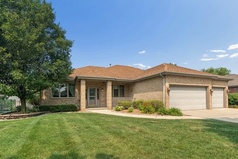 Tiny photo for 2310 Bluestone Bay Drive, New Lenox, IL 60451 (MLS # 12703463)