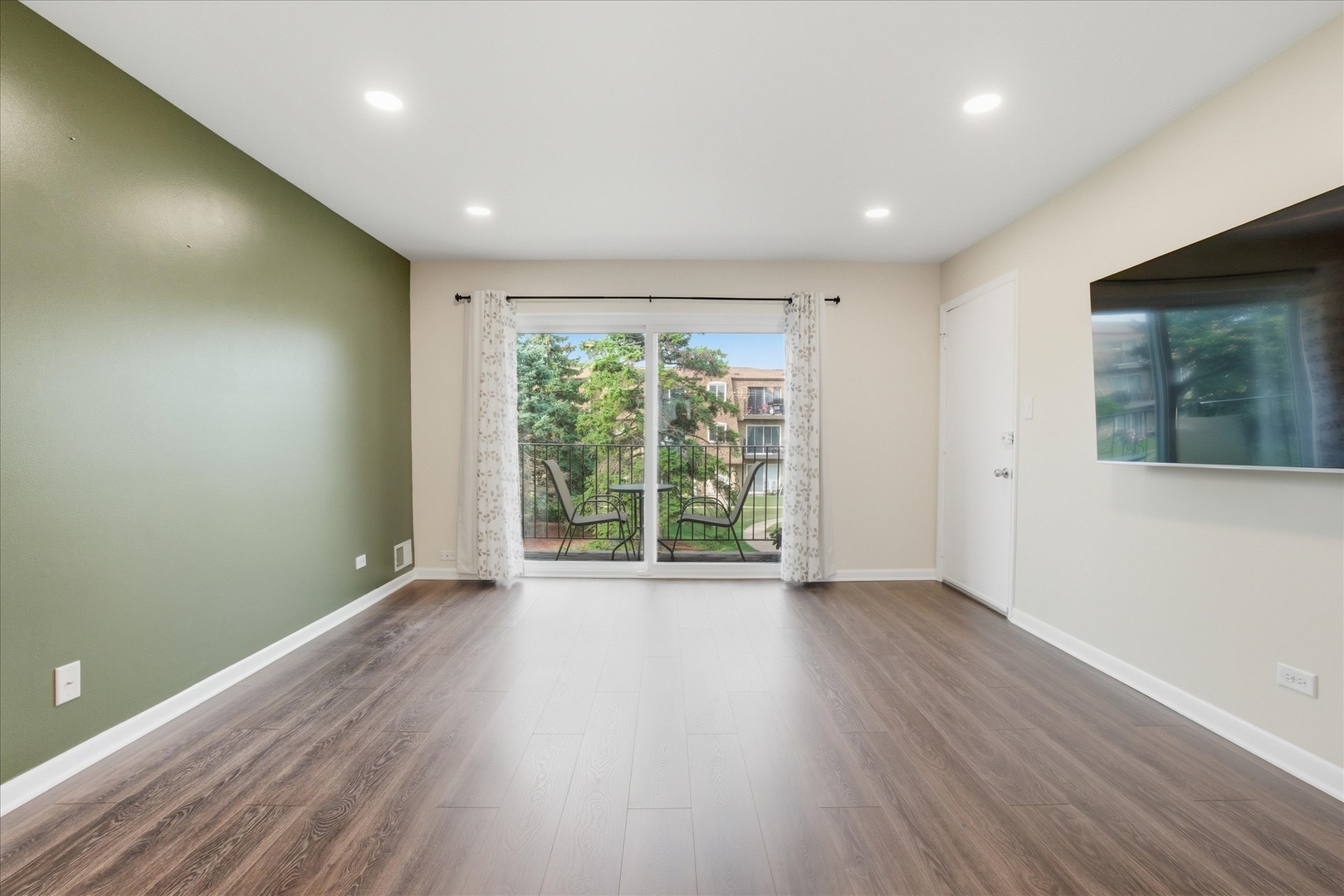 9427 Bay Colony Drive 2S