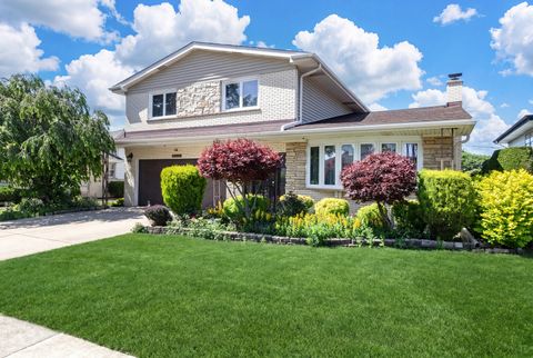 Tiny photo for 8432 W Amelia Drive, Niles, IL 60714 (MLS # 12689160)