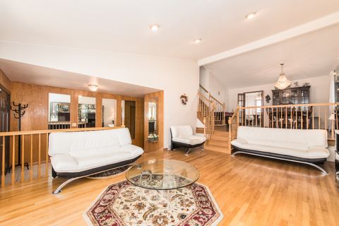 Tiny photo for 8432 W Amelia Drive, Niles, IL 60714 (MLS # 12689160)