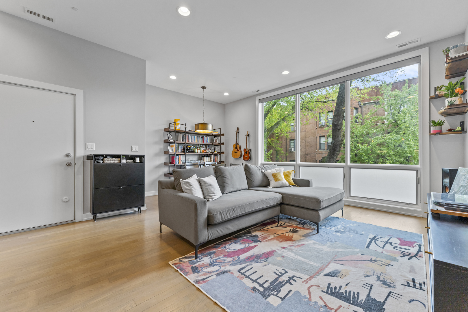 2733 W Hirsch Street 2E