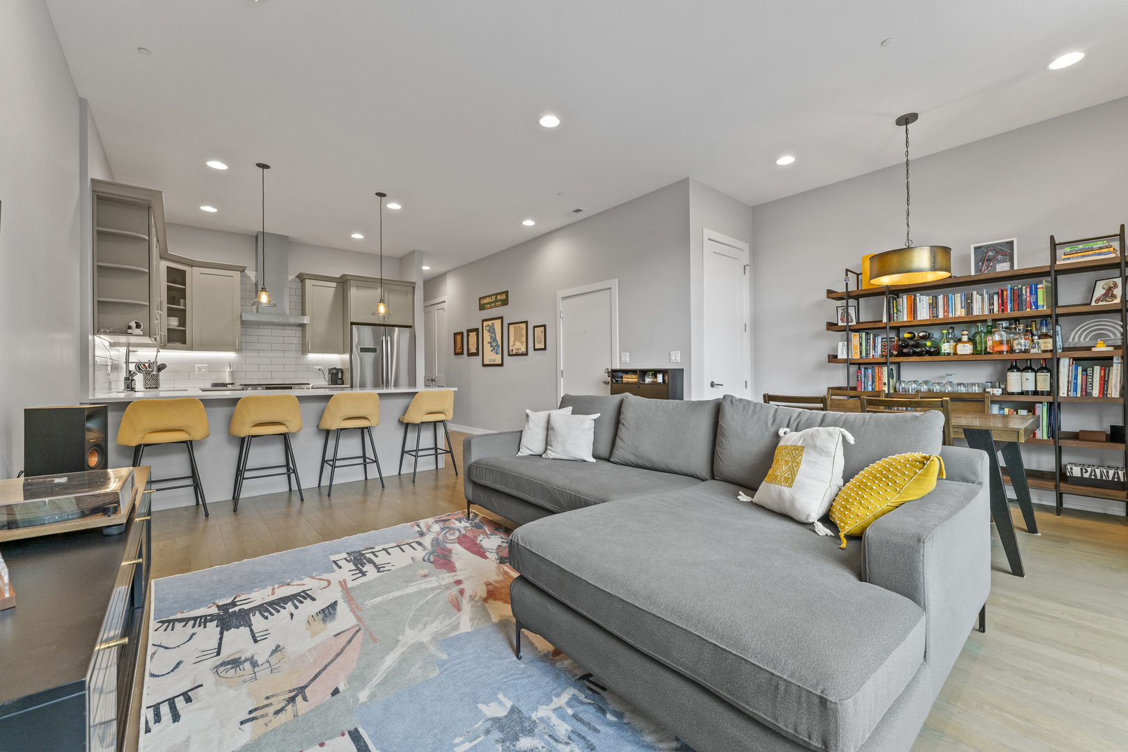 2733 W Hirsch Street 2E