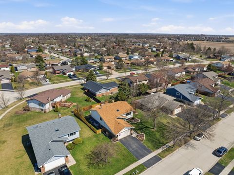 Tiny photo for 13736 W Cavecreek Court, Homer Glen, IL 60491 (MLS # 12519637)