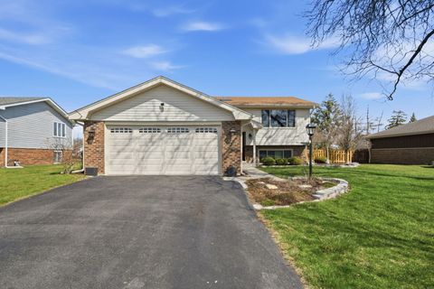 Tiny photo for 13736 W Cavecreek Court, Homer Glen, IL 60491 (MLS # 12519637)