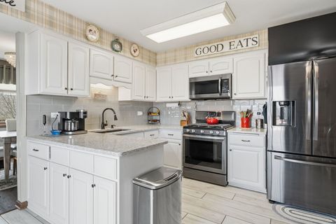 Tiny photo for 13736 W Cavecreek Court, Homer Glen, IL 60491 (MLS # 12519637)