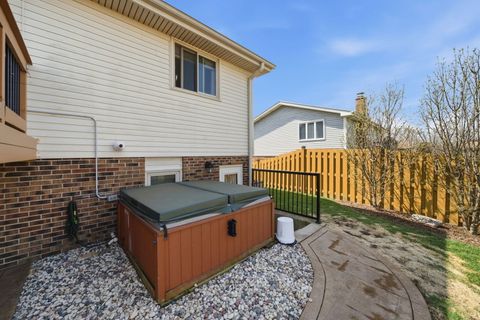 Tiny photo for 13736 W Cavecreek Court, Homer Glen, IL 60491 (MLS # 12519637)