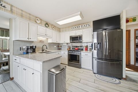 Tiny photo for 13736 W Cavecreek Court, Homer Glen, IL 60491 (MLS # 12519637)