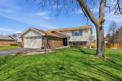 Tiny photo for 13736 W Cavecreek Court, Homer Glen, IL 60491 (MLS # 12519637)