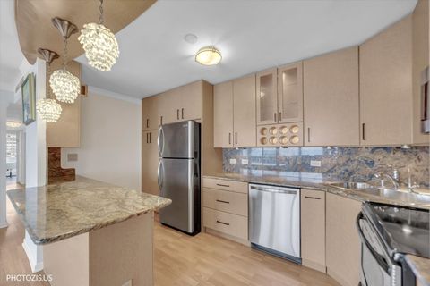 Tiny photo for 6301 N Sheridan Road #11R, Chicago, IL 60660 (MLS # 12578559)