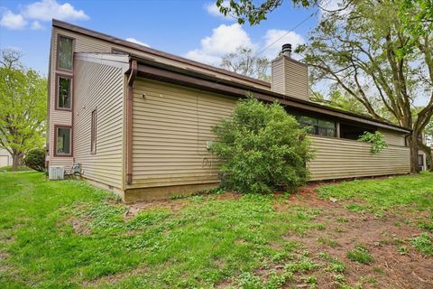 Tiny photo for 1807 Glenwood Oaks Court #B, Urbana, IL 61801 (MLS # 12633565)