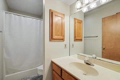 Tiny photo for 1807 Glenwood Oaks Court #B, Urbana, IL 61801 (MLS # 12633565)