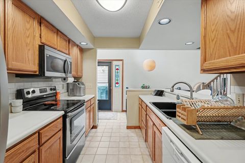 Tiny photo for 1807 Glenwood Oaks Court #B, Urbana, IL 61801 (MLS # 12633565)