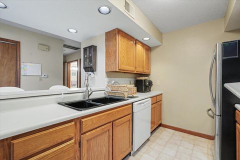 Tiny photo for 1807 Glenwood Oaks Court #B, Urbana, IL 61801 (MLS # 12633565)