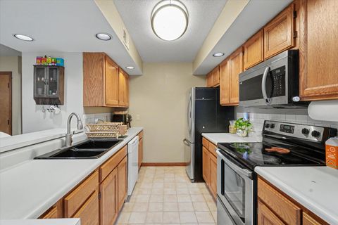 Tiny photo for 1807 Glenwood Oaks Court #B, Urbana, IL 61801 (MLS # 12633565)