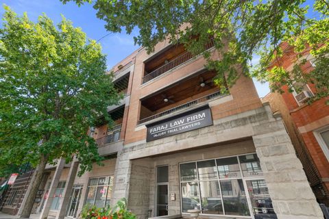 Photo of 1935 W Belmont Avenue #2, Chicago, IL 60657 (MLS # 12492271)